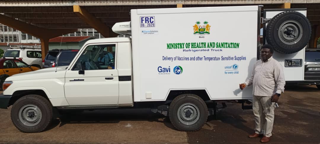 With @GAVI support, we handed over a vehicle with cold chain refrigerator to @Moh_sl to transport vaccines & other immunization supplies. This will contribute to strengthening last mile supply delivery so that more people could be reached with COVID-19 and other vaccines