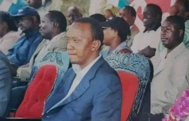 ndevua_emm68076's tweet photo. #TBT
Kenyan radio stations be like "identify one person in the photo and win 500, 000"
#jblessing
#freelancers https://t.co/k3fk0jJHzU