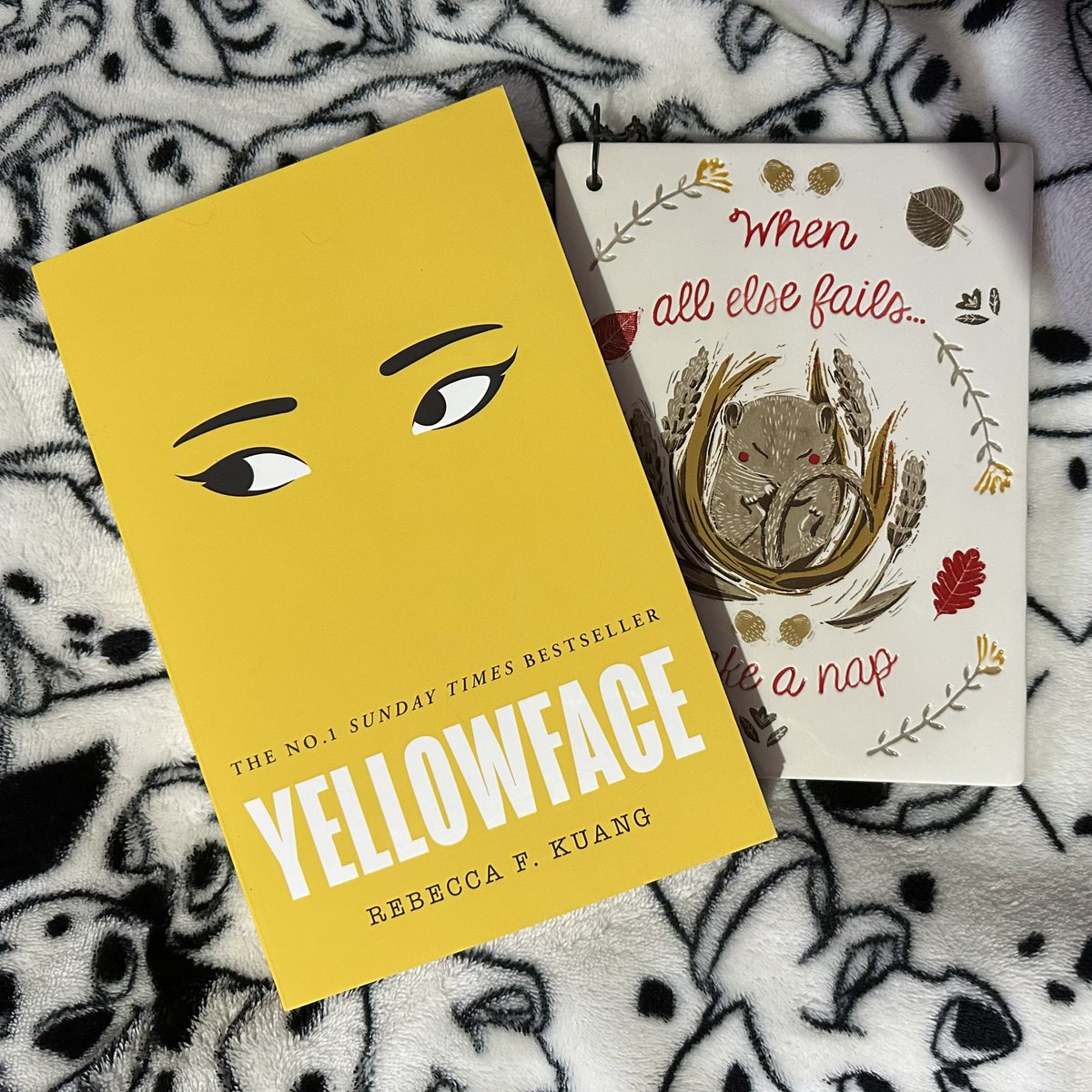 shonaholmes23's tweet photo. 🚨 GIVEAWAY 🚨

📚Have you read @amazonbooks BookOfTheYear2023?

#Yellowface has been EVERYWHERE this year and here’s your chance to win a copy!

To enter:
⭐️Follow me
⭐️Like 
⭐️Retweet

UK only, ends 22/11. Enter here &amp; on Insta for two chances to win

#bookgiveaway #booktwitter https://t.co/qWkCsNUE3m