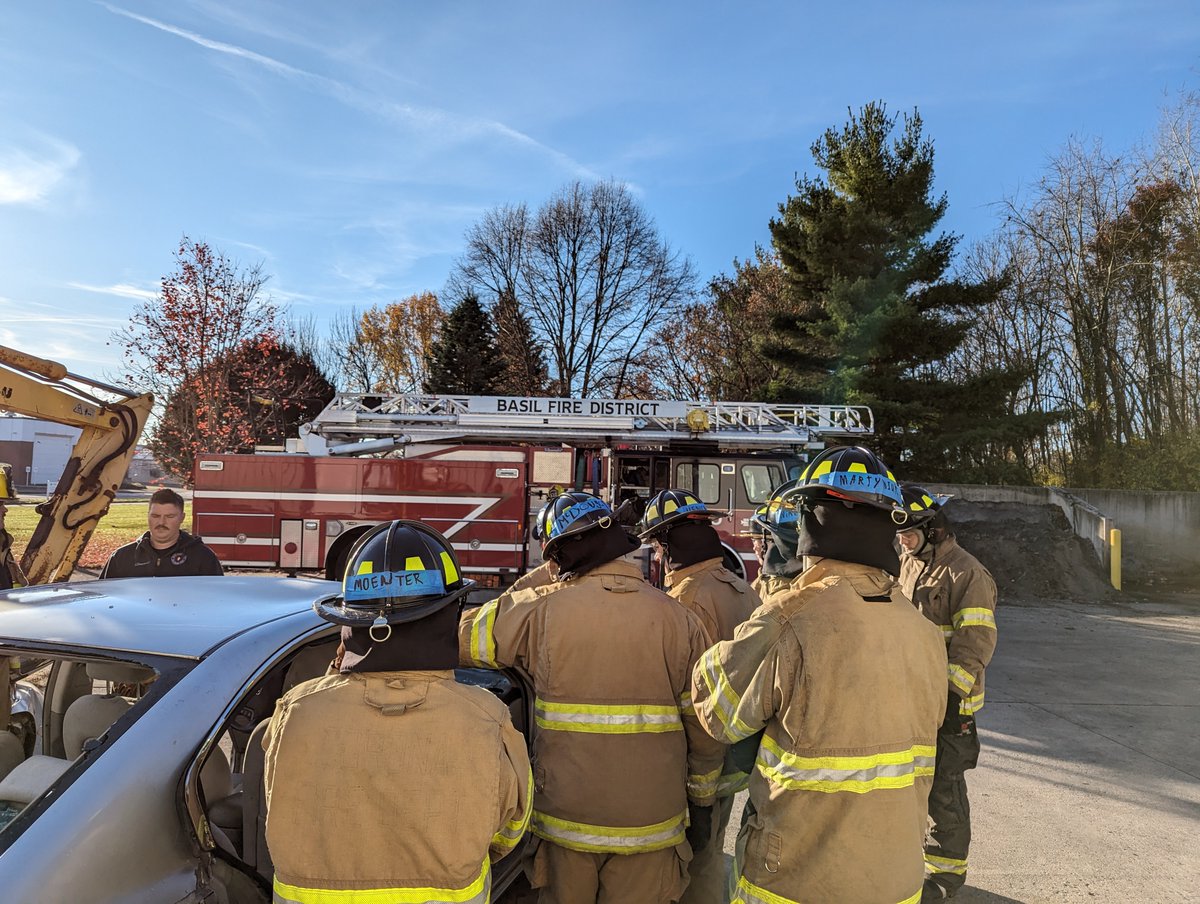 BasilJFD's tweet photo. This week the BJFD had the opportunity to interact with the firefighter class at the Eastland/Fairfield Career Center.  The crews were able to demonstrate safe and effective extrication techniques.Crews got extensive time using our extrication equipment along side the students. https://t.co/BvlnwNnxPI