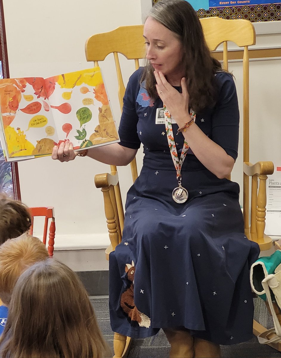 Welcoming Miss Susan from the Fredricksen Library to read a fiction book about leaves to our <a href="/SPHBulldogs/">Sporting Hill Elem.</a> k classes. She made a craft and the students told her the leaves they made were from deciduous trees. #vocabulary #CKLA <a href="/Amplify/">Amplify</a> #CVliteracy #plants