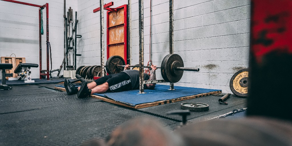 Bench variations 🔺 Just because you don’t have specialty bars doesn’t mean you can’t change the variation. These are the variation you need. 🔺 -Floor press -Pin press -Incline pin press -Z Press 🔺 #conjugate #westsidebarbell #louiesimmons #strength #wsbb #bench