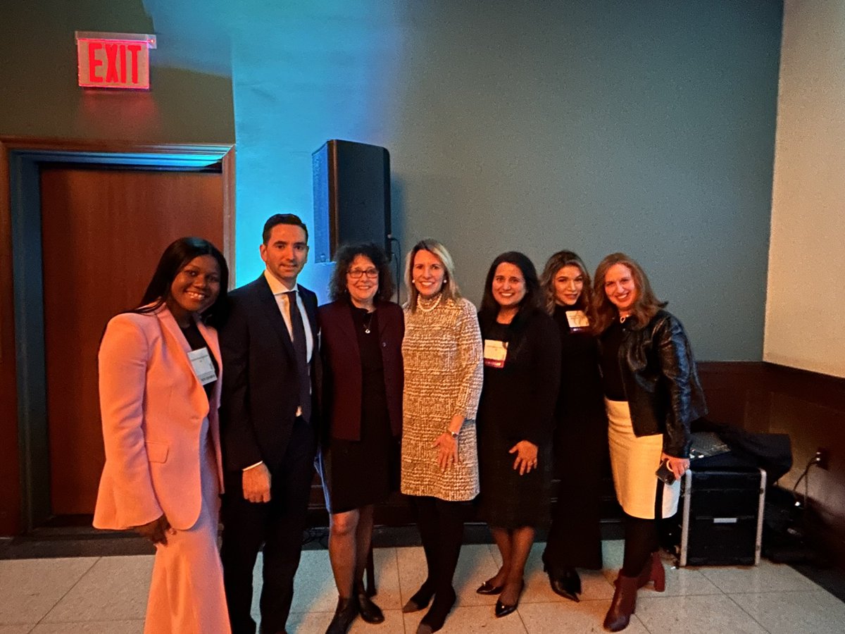 Congrats to newly inducted New York Academy of Medicine (@NYAMNYC) Fellows Robin Ferrer, Katherine Reina and Priscilla Samuel and Josephine Ataa Agyei. They're pictured here with NYAM President Dr. Ann Kurth with @BethOliverVP, Toby Bressler and Maria Vezina.