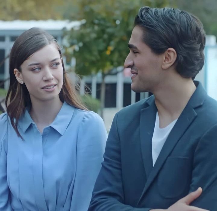 @spoileryokyc Abi boşver gel #ögretmen #GizAt izleyelim bu diziden adam olmaz . Şunlara bak alev 🔥💥🔥🔥