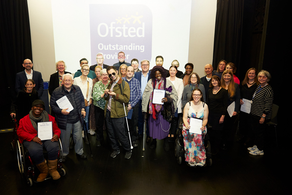 Last night, the annual City Lit Awards took place celebrating the outstanding achievements of students, tutors and staff from across the college. We were delighted to be joined by City Lit Fellow @edballs who was our Guest of Honour for the evening. shorturl.at/XZ168