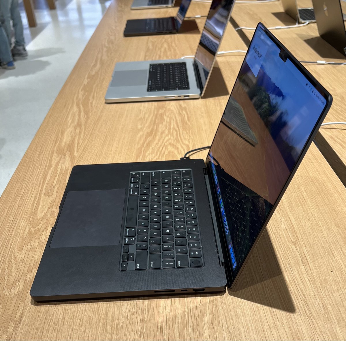 Went to the Apple Store last night. Midnight is definitely darker than Space Black, but Space Black FAR less prone to fingerprints. Optical illusion: Pics below show SAME Space Black Mac from front and side. Weird, yeah? It's the way the light hits it. #Apple #Mac #MacBookPro