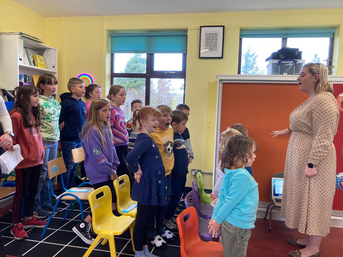 smnbereisland's tweet photo. Well done to all our pรกistรญ today for your fantastic singing and reading during our mass. Go raibh maith agat Fr Kerin for celebrating friendship with us. #BereIsland #CatholicSchools #SchoolMass https://t.co/j2LslbMPNt