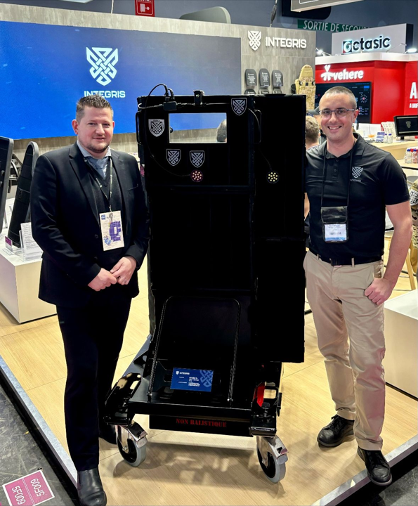 WeAreIntegris's tweet photo. We are presenting our Make Your Own Shield concept at Milipol Paris - a collaborative approach to customizing ballistic shields for end users with specific operational needs.

Read more here: https://t.co/hsS7NDkx5R

#WeAreIntegris #milipol2023 #bodyarmor #composites https://t.co/sDWdLFzCuy