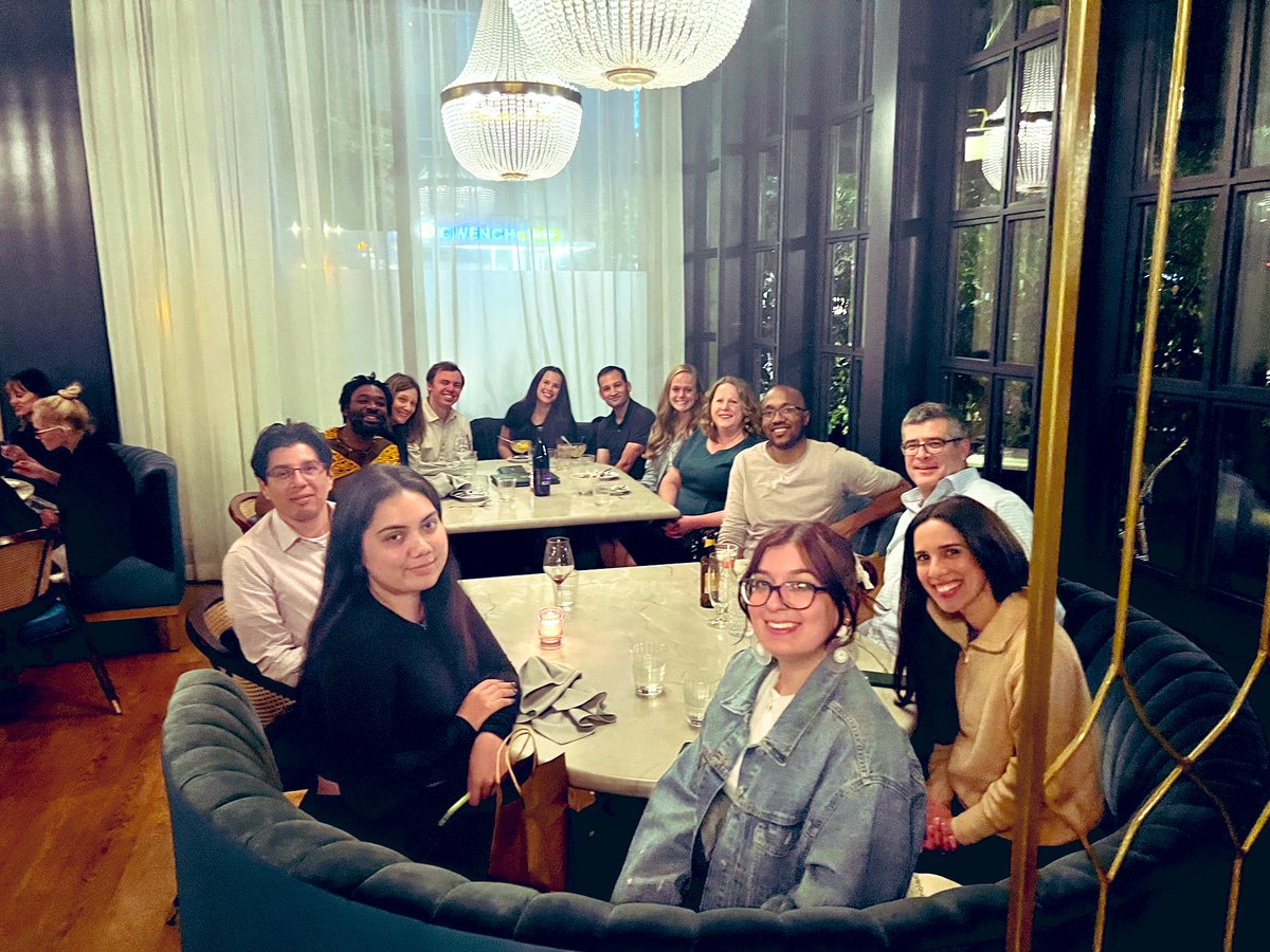 trivellij's tweet image. Wherever I go, I am lucky to find good company and gorgeous chandeliers like the one in #CLE. #BaarBaar #AgainAndAgain