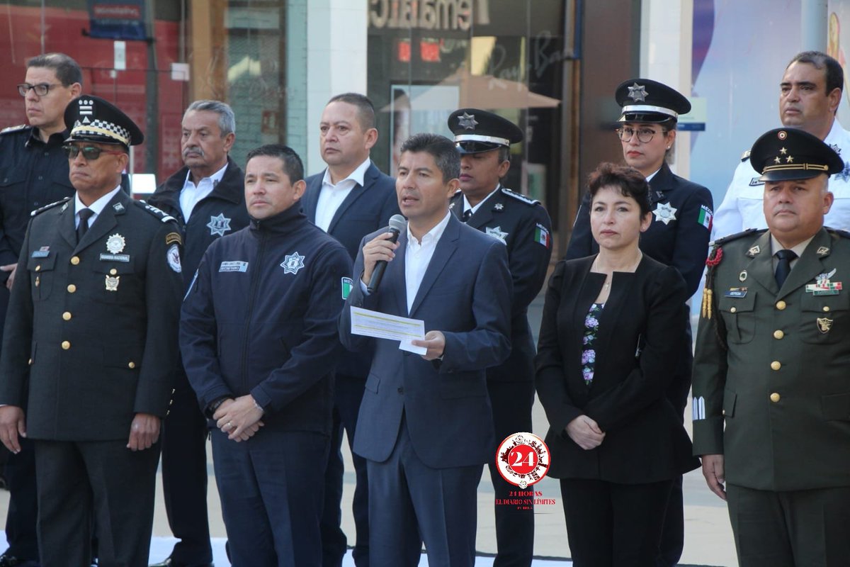 24HorasPuebla's tweet photo. El @PueblaAyto da inicio al operativo del #BuenFin2023 👮‍♀️👮

Photoshooter @JimmyCid1 📸 https://t.co/s5HREBHNi6