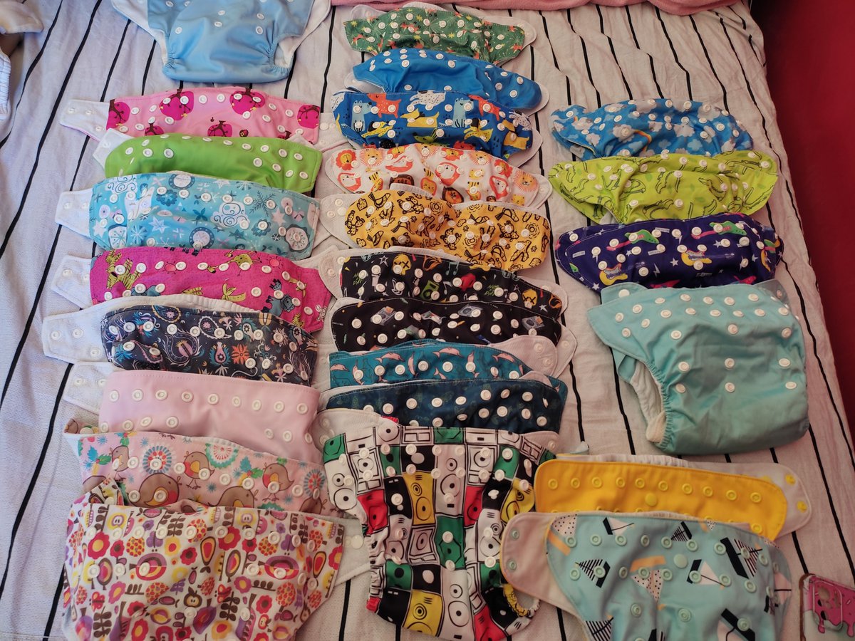 Marycmuller's tweet photo. Estou vendendo enxoval completo de fralda de pano. É o suficiente pra uso exclusivo e tô fazendo muuuito barato. São 43 absorventes e 24 fraldas por 500 reais.  

RT da amizade até chegar em alguém que quer economizar dinheiro com a cria. 

Mando pelo correio. https://t.co/zTneSm0SzI