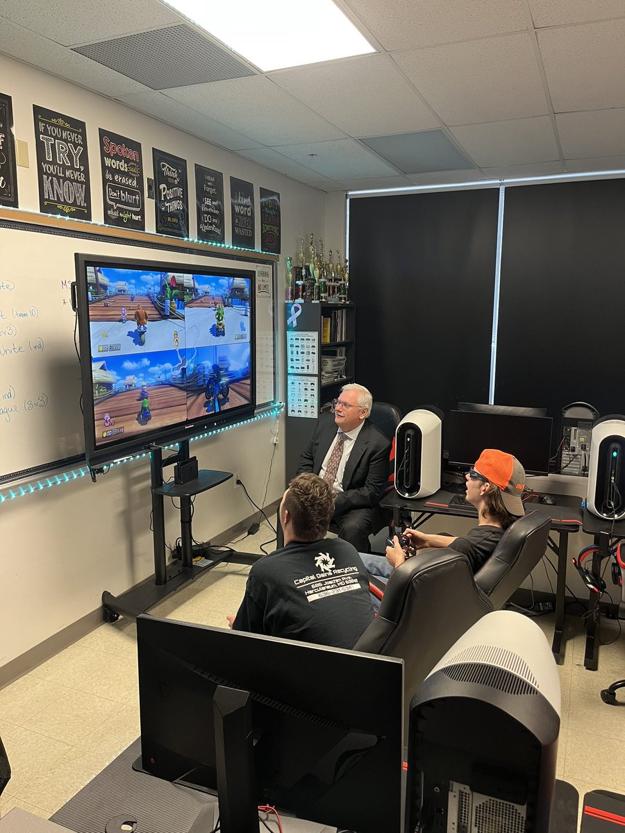 @DrClintFreeman and @JoeFWillis getting worked in Mario Cart and trash talking by the E-Sports Star Division. @BlackcatMatt @dix_stephanie @HHSBlackcats @herkygamers