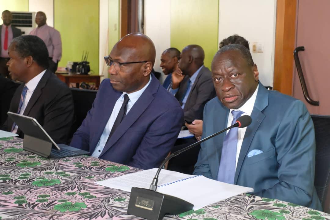 primrcaoffic's tweet photo. Le Premier Ministre Félix MOLOUA a présidé une réunion de travail ce 16/11/23 une réunion de travail avec l’équipe de la Banque mondiale conduite par le Vice-président Ousman DIAGANA. Une occasion pour apprécier la coopération Banque mondiale-RCA qui se porte bien. https://t.co/DaC99cfjTX