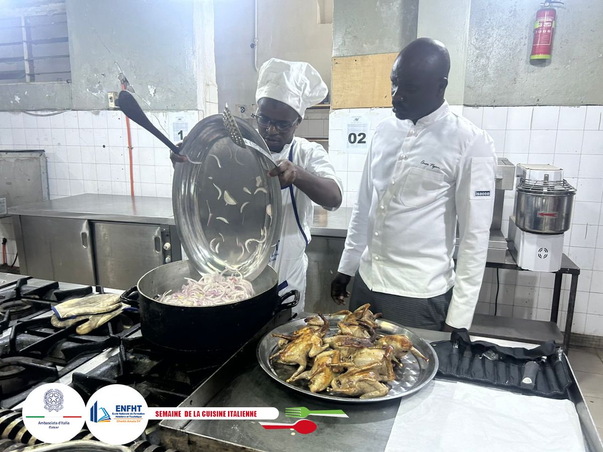 enfht's tweet photo. A l’occasion de la Semaine de la Cuisine italienne dans le monde, l'Ecole Nationale de Formation Hôtelière et Touristique a été le cadre d'une journée de formation à plus de 100 étudiants avec Omar Ngom, Chef italo-sénégalais du restaurant "Il Pappagallo" à Dakar. https://t.co/6xHNxdUewQ
