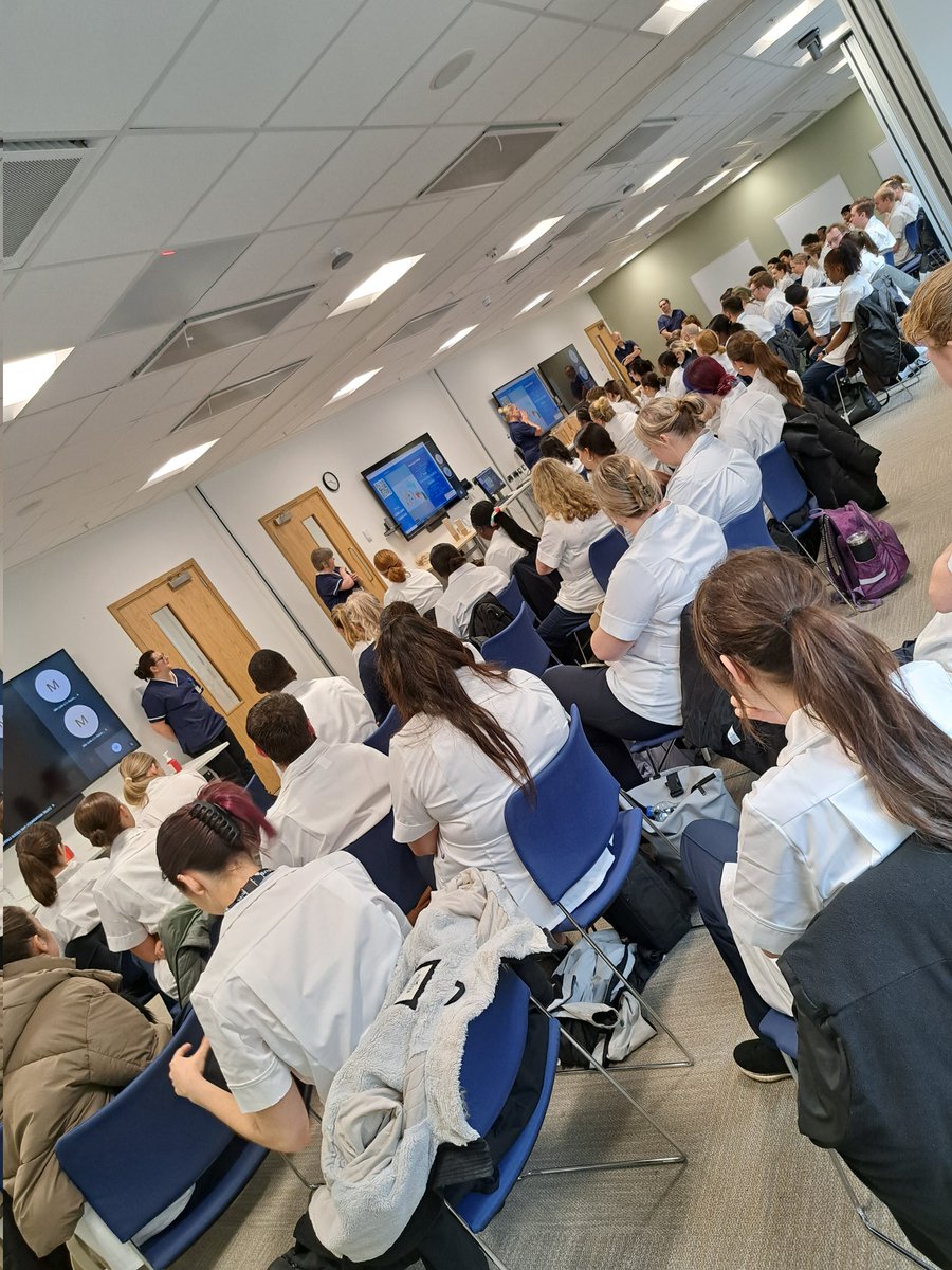 MaxineHacker63's tweet photo. A fabulous day 1, preparation for practice with @BrightonNurses. A big hello and welcome to @UHSussex We can't wait to support you on placements with us #Sept23 @TrishRigby https://t.co/MIbhxmJarO