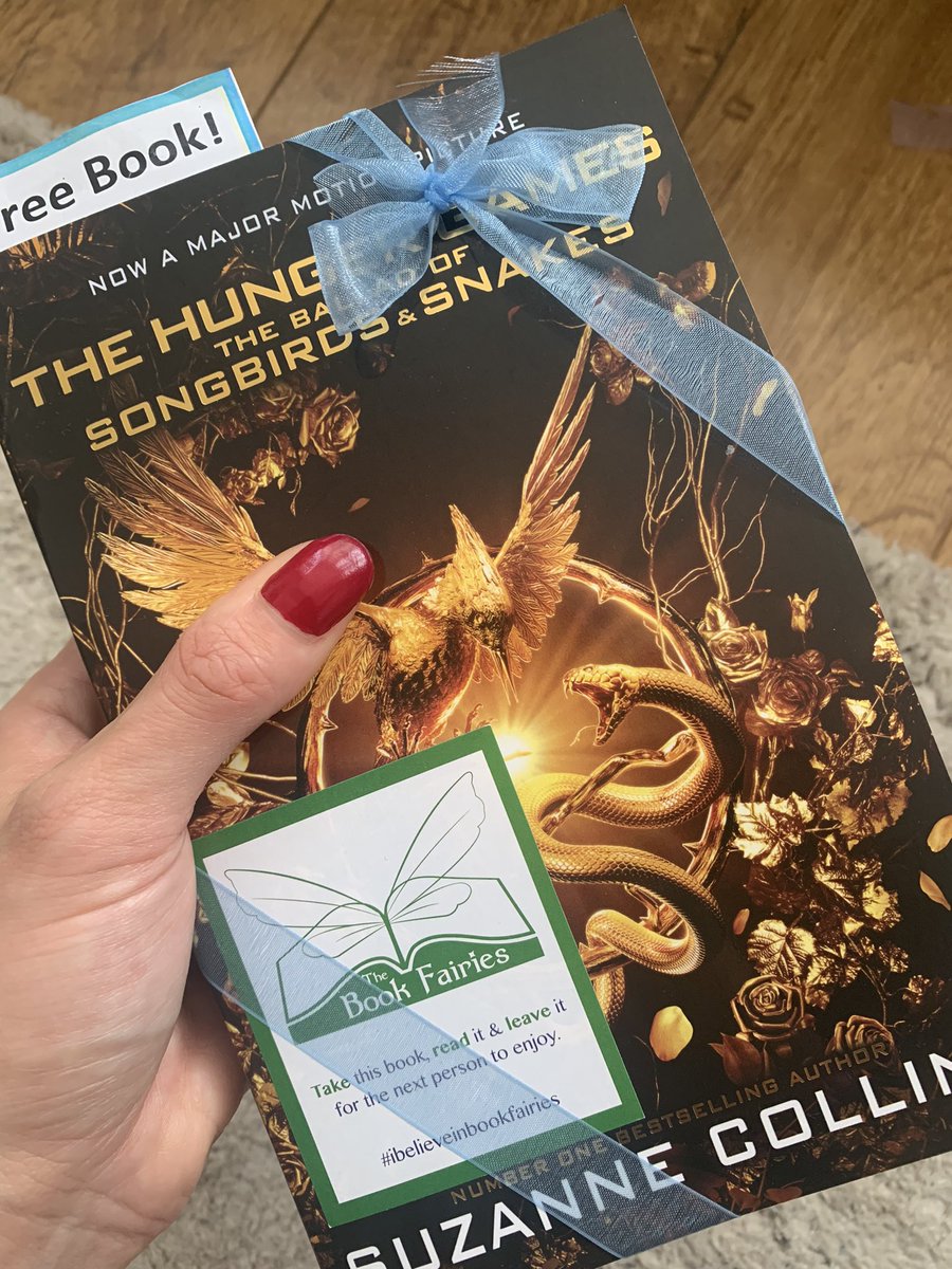 Spreading the hunger for these around London these last few days 🐍🐦‍⬛ Did you find one?! #ibelieveinbookfairies #TBFScholastic #TBFBallad #TheHungerGames #TheBalladOfSongbirdsAndSnakes #SongbirdsAndSnakes #BookToFilm #FilmRelease #SuzanneCollins #Lionsgate