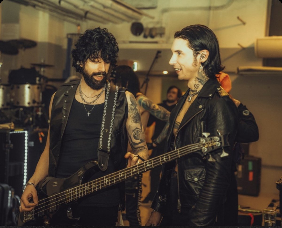 sassidydowns's tweet photo. Lonny and Andy🖤

📷blueedgecompass https://t.co/KAhMYb5B1K