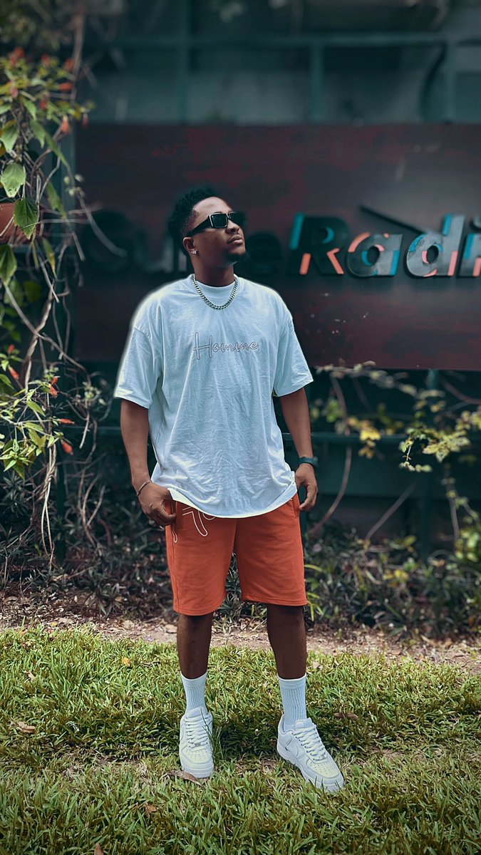 KRYMIMUSIC's tweet photo. It’s about that time!!! Samu down! Awesome time inside @guideradio915 massive shoutouts to the entire team. Let’s do this!🔥🔥🔥
.
.
.
#krymitotheworld #yoodidiyoo #krymdelakrym #internationalloverboy #Tonyt 🌍🦅 https://t.co/LMfwanQM1r