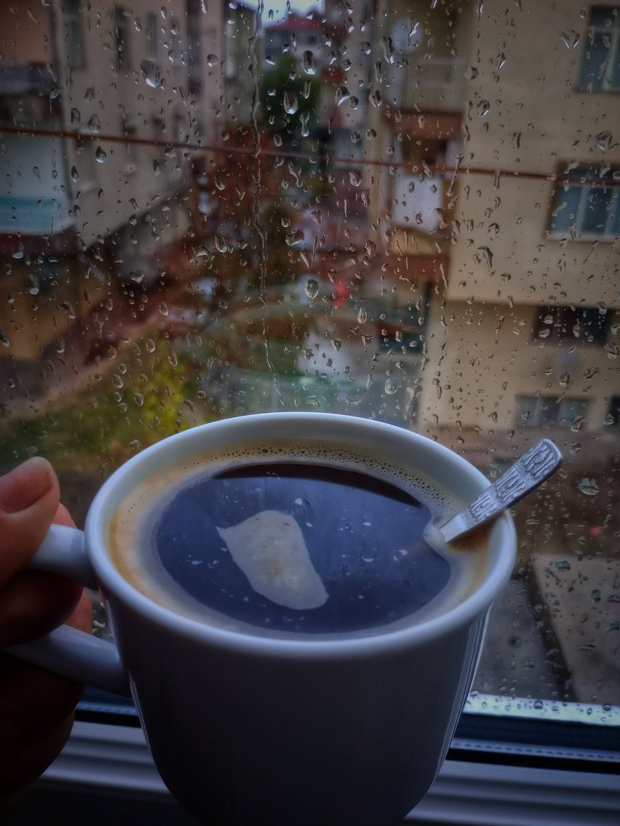 Yağmur öncesi gibi Yaşla doldu gözlerim #yağmur 🌧️🌧️ve #kahvem ☕☕