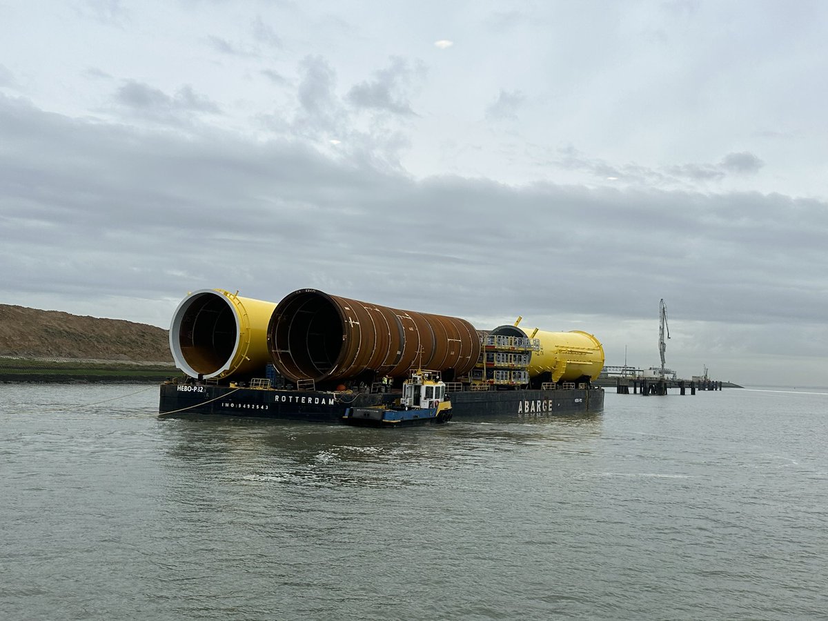 Ministerie van Infrastructuur en Waterstaat (@minienw) on Twitter photo .@NorthSeaPort het grote havengebied tussen Vlissingen en het Belgische Gent. Minister <a href="/markharbers/">Mark Harbers</a> sprak tijdens een rondvaart over onder andere de ontwikkeling van walstroom: zeeschepen die aan de kade liggen krijgen stroom vanuit het elektriciteitsnetwerk op het vasteland. 1/2 .@NorthSeaPort het grote havengebied tussen Vlissingen en het Belgische Gent. Minister <a href="/markharbers/">Mark Harbers</a> sprak tijdens een rondvaart over onder andere de ontwikkeling van walstroom: zeeschepen die aan de kade liggen krijgen stroom vanuit het elektriciteitsnetwerk op het vasteland. 1/2