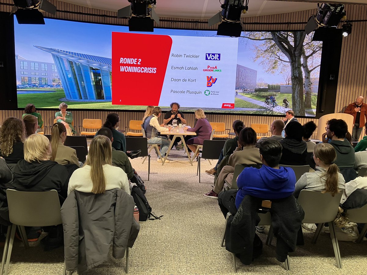 Bij @AvansHogeschool ging ik met studenten in gesprek over hun kansen op de woningmarkt. Denk hierbij aan:
👉 Het aanbieden van startersleningen.
👉 Kooprecht voor sociale huurders.
👉 Meer bouwen