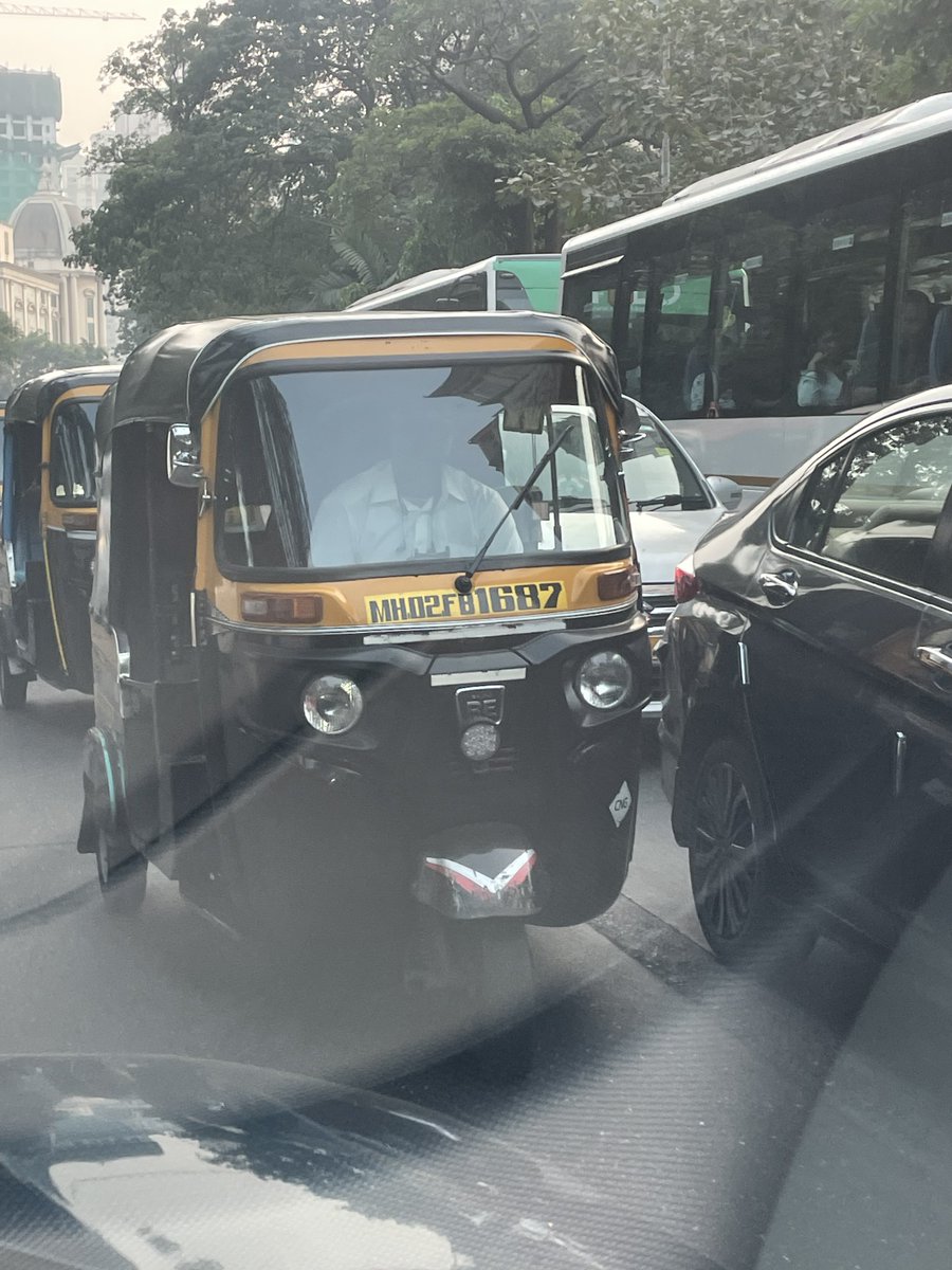 IdiotsRoads's tweet photo. Will we have to continue tolerating these auto guys who have no respect for rules whatsoever &amp; inconvenience those who observe them? @ powai hakone- Wrong side driving &amp; blocking traffic @MTPHereToHelp @Pravinpadwalips @ravindersingal @nitin_gadkari @mumbaimatterz @RoadsOfMumbai https://t.co/iromwrjVZn