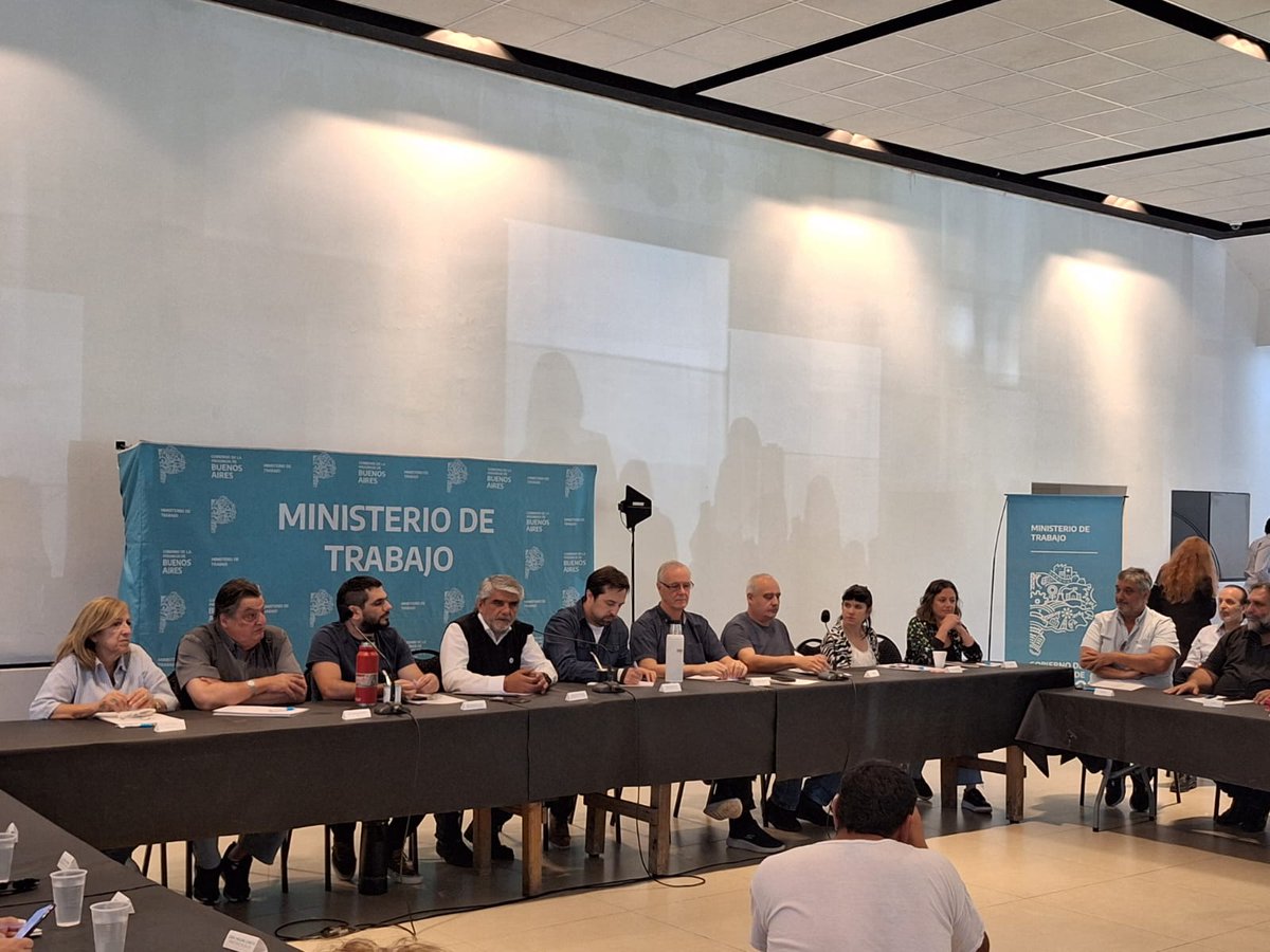 udocbacentral's tweet photo. Ahora, en el “Encuentro para la consolidación de políticas de Integración del Sistema de Salud en la Prov. de Buenos Aires” organizado por el Ministro de Trabajo @waltercorreaok y el Ministro de Salud @nkreplak, nuestro Sec. Gral @AlejandrooSalce expuso sobre salud solidaria. https://t.co/Pc51wWSTrI