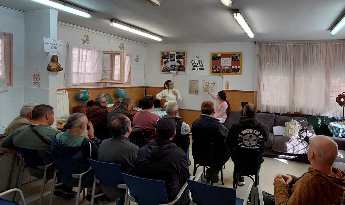 CreuRoja_Salut's tweet image. Gràcies al #ClubSocialAndana per rebre'ns i participar d'un nou taller d'alimentació per a millorar hàbits i sumar salut 😉 #AlimentacióCR 
@CreuRoja_Mataro