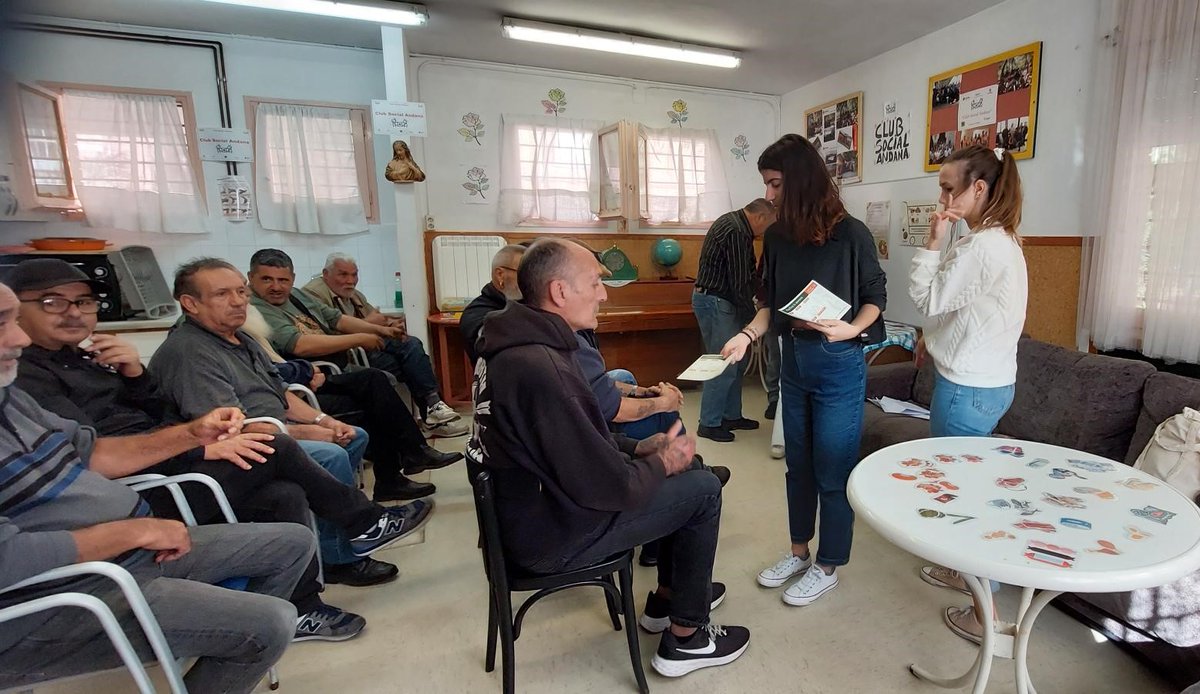 CreuRoja_Salut's tweet image. Gràcies al #ClubSocialAndana per rebre'ns i participar d'un nou taller d'alimentació per a millorar hàbits i sumar salut 😉 #AlimentacióCR 
@CreuRoja_Mataro