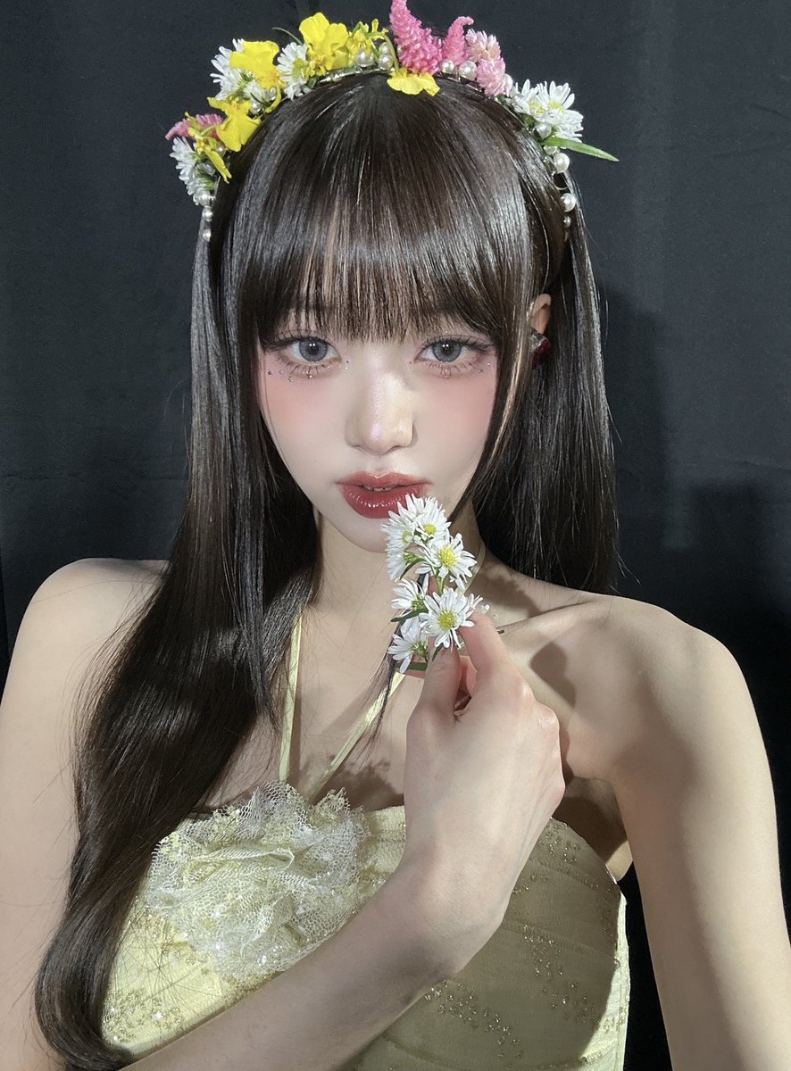fairywonyo's tweet photo. flower girl 🌸 🌺🌷 https://t.co/wmKatU49pD