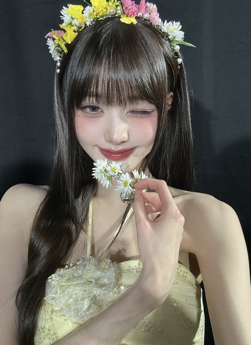 fairywonyo's tweet photo. flower girl 🌸 🌺🌷 https://t.co/wmKatU49pD