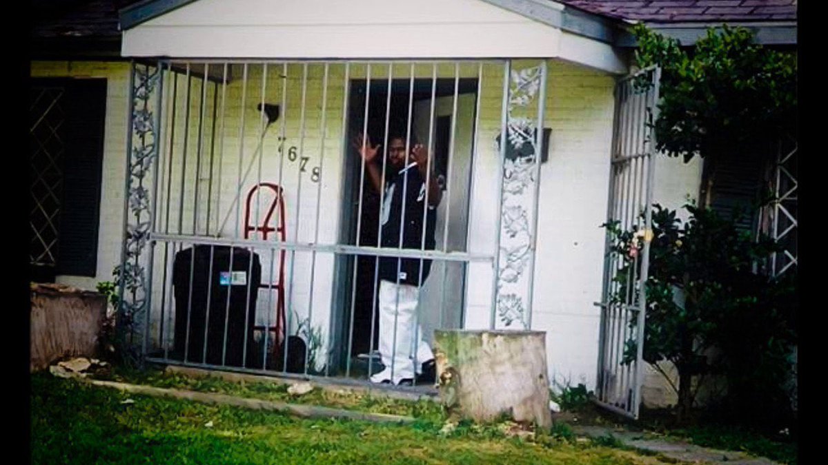 RIP DJ Screw. November 16, 2000. Screw tapes were so popular, he had to install a front gate to keep people out of his house & control customer flow. He'd have cars lined up for blocks. Houston PD searched his house numerous times after receiving complaints from neighbors.
