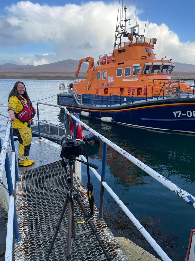 📢HIRING!📢 Are you based in Edinburgh or Fife & fancy joining the @RNLI to celebrate 200 years of saving lives at sea, while inspiring the next generation to join our crew? I'm looking for a Media Placement to join the RNLI in Scotland for 10-months👇🏼 jobs.rnli.org/vacancy/media-…