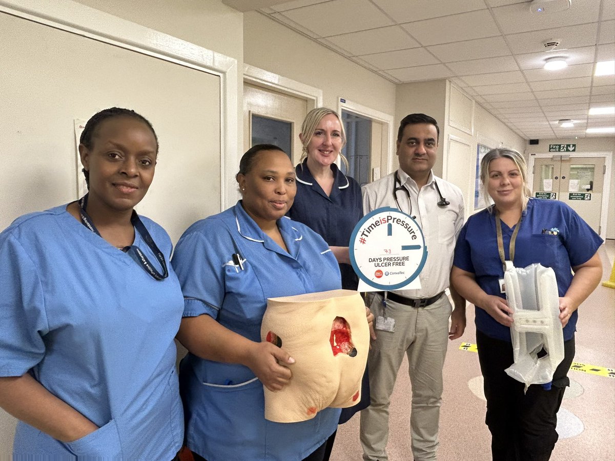 Ward walking at WCH discussing #stopthepressure and also celebrating pressure ulcer free days. Well done ITU, CCU,Ward 3 & Ward 7. Keep up the fabulous work preventing patient harm @JaneLeech1 @LauraNunn88 @lynboro @NCICNHS