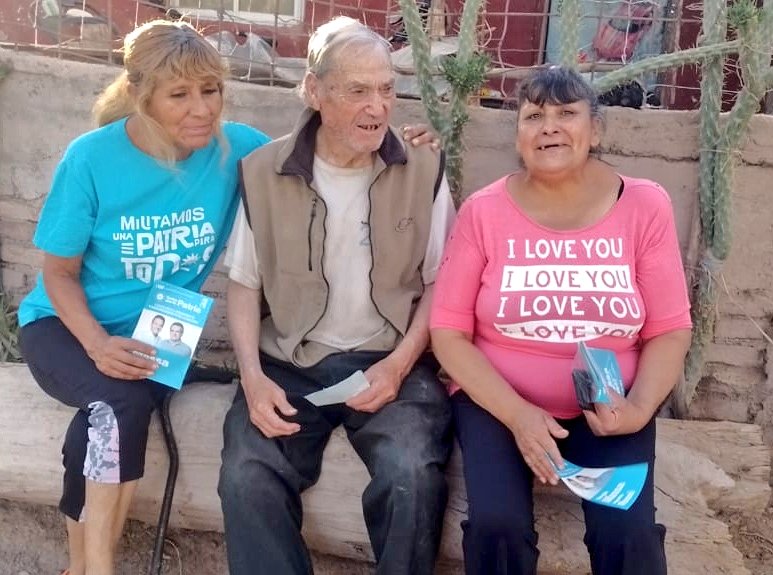 florenciacanali's tweet photo. En #ElCentral compartimos las propuestas de @SergioMassa casa por casa para que el domingo logremos el triunfo que nos permita construir una Argentina con trabajo, educación, salud y desarrollo.

#SergioMassaPresidente para conducir los destinos de nuestro país. https://t.co/SJe9tg8Jiz