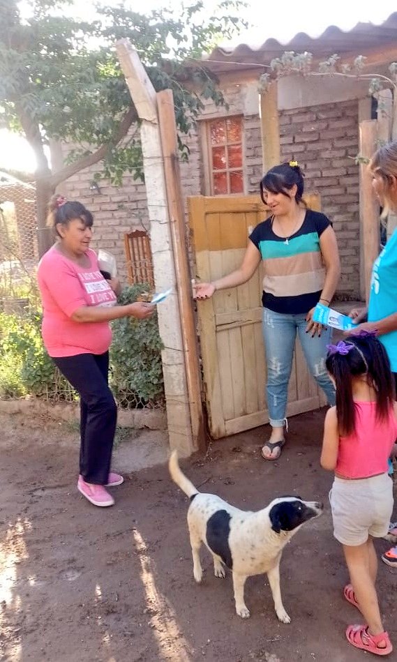 florenciacanali's tweet photo. En #ElCentral compartimos las propuestas de @SergioMassa casa por casa para que el domingo logremos el triunfo que nos permita construir una Argentina con trabajo, educación, salud y desarrollo.

#SergioMassaPresidente para conducir los destinos de nuestro país. https://t.co/SJe9tg8Jiz