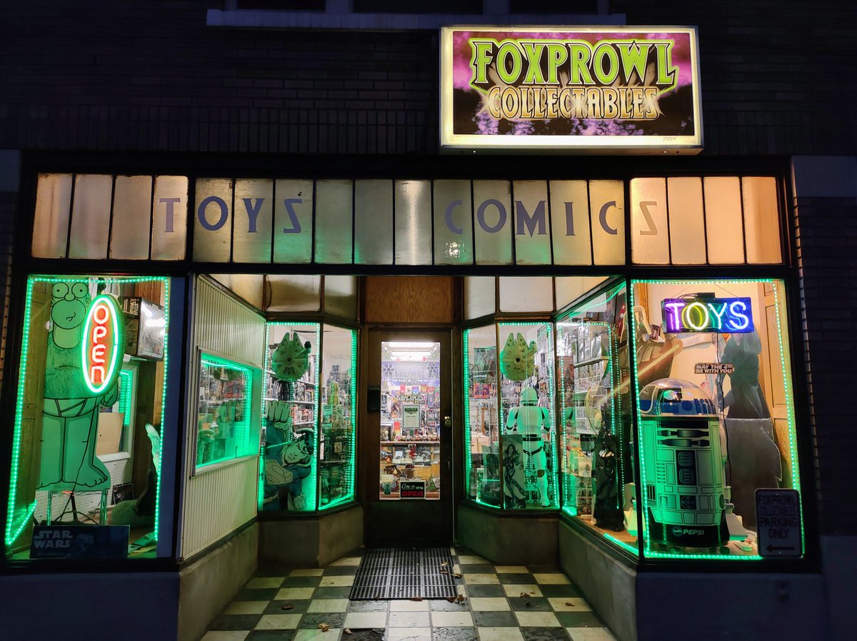 Our store is easy to spot! 😁
#foxprowlcollectables #toystore #comicshop #comicbookshop #Toyshop #shoppingbatavia #toysbatavia #greenlights