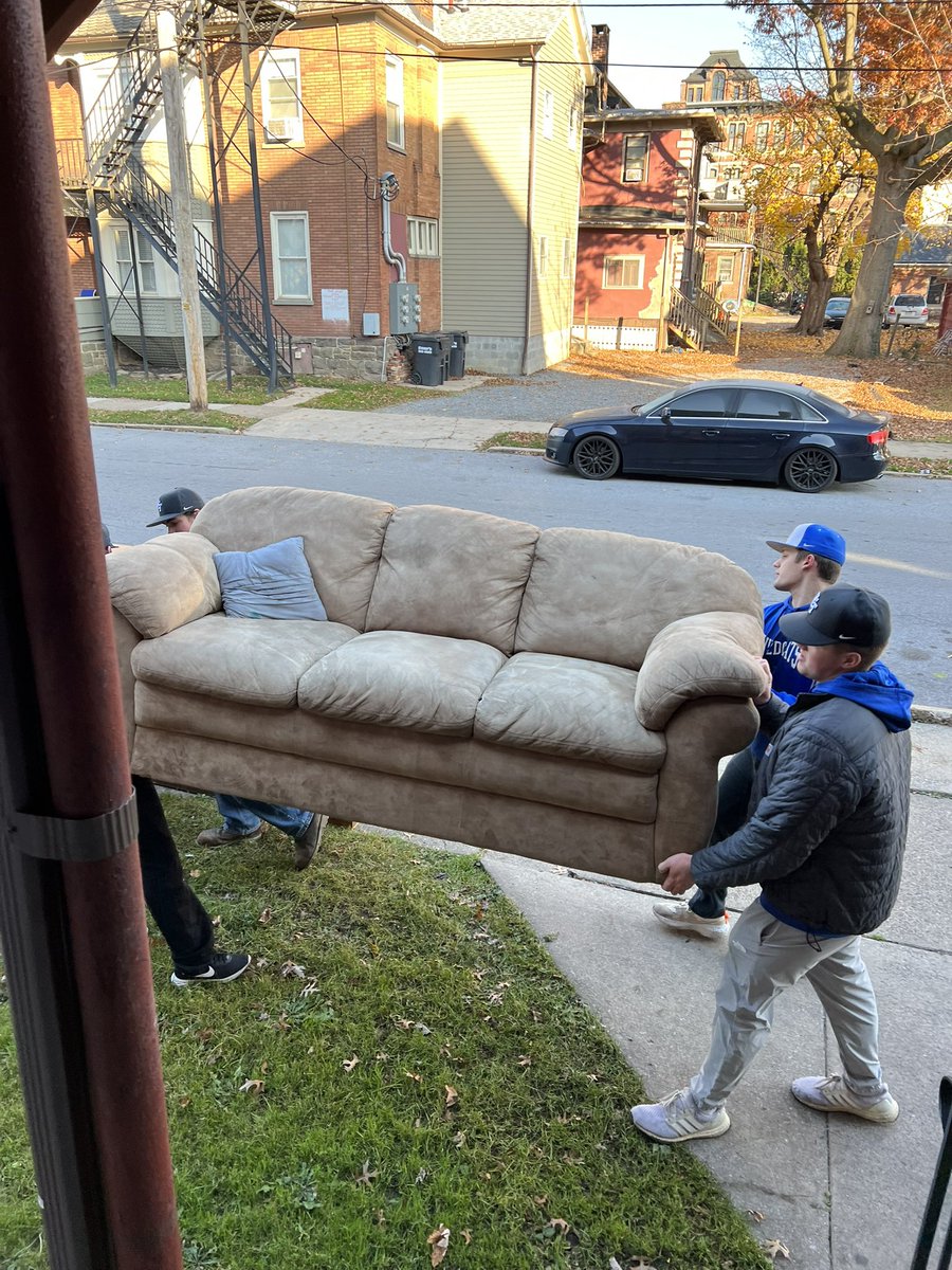 PCTBaseball's tweet image. Spent the morning moving out old furniture at the American Rescue Workers Saving Grace Shelter. Thank you to Valerie Fessler for having us. We always like to help in any way we can.
#TheBrotherhood
#Givingback
#community
#GoPCTBaseball