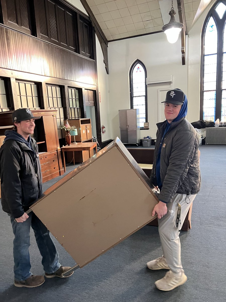 PCTBaseball's tweet image. Spent the morning moving out old furniture at the American Rescue Workers Saving Grace Shelter. Thank you to Valerie Fessler for having us. We always like to help in any way we can.
#TheBrotherhood
#Givingback
#community
#GoPCTBaseball