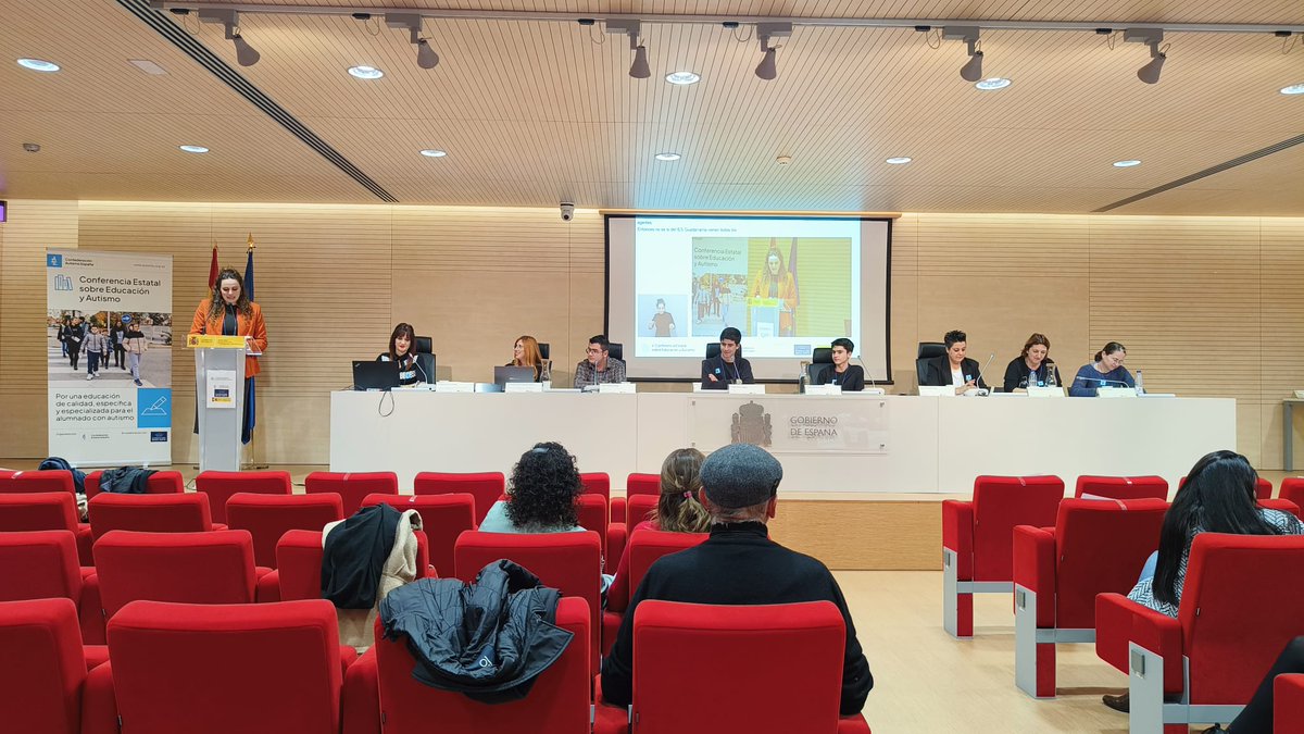 Arrancamos la segunda parte de la V #ConferenciaEducaciónAutismo con la logopeda Isabel Romo y Lourdes Mª Combes, Técnico Superior en #Integración Social, que compartirán un caso de buena práctica de convivencia inclusiva en el centro en el que trabajan: el #IESGuadarrama