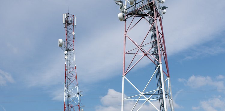 RzecznikOrange's tweet photo. Temat dla koneserów wątków technologicznych i ekologicznych 🤔🍀Rzecz o wyłączaniu części sieci mobilnej nocą, montowaniu nowoczesnych baterii na stacjach bazowych oraz #TimeShifting. Oto, co robimy aby nasza sieć mobilna była bardziej efektywna energetycznie #OrangeGoesGreen https://t.co/A5c5DFIkKR