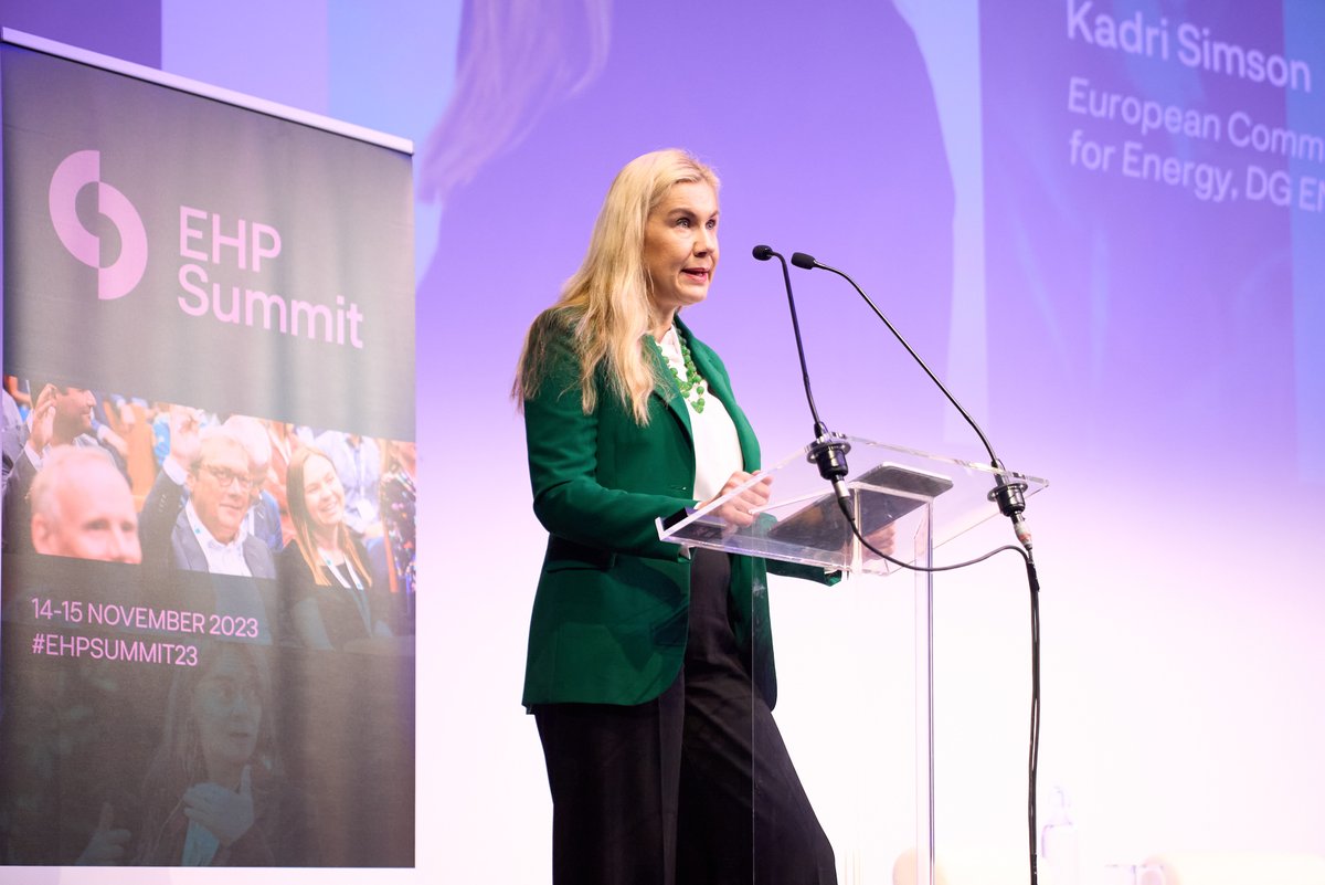 Fernwärme ist ein Hot Topic! 🔥 
Nicht nur für die 🇩🇪 #Energiewende, sondern für die gesamte 🇪🇺. Beim <a href="/EuroheatPower/">Euroheat & Power EHP</a>-Fernwärmegipfel in #Brüssel ging's u.a. mit <a href="/BotschaftsratDK/">Christian Bjerrum Jørgensen</a> darum, wie sich die #Wärmewende finanzieren lässt. Und was man dabei von 🇩🇰 lernen kann.
#dkgreen