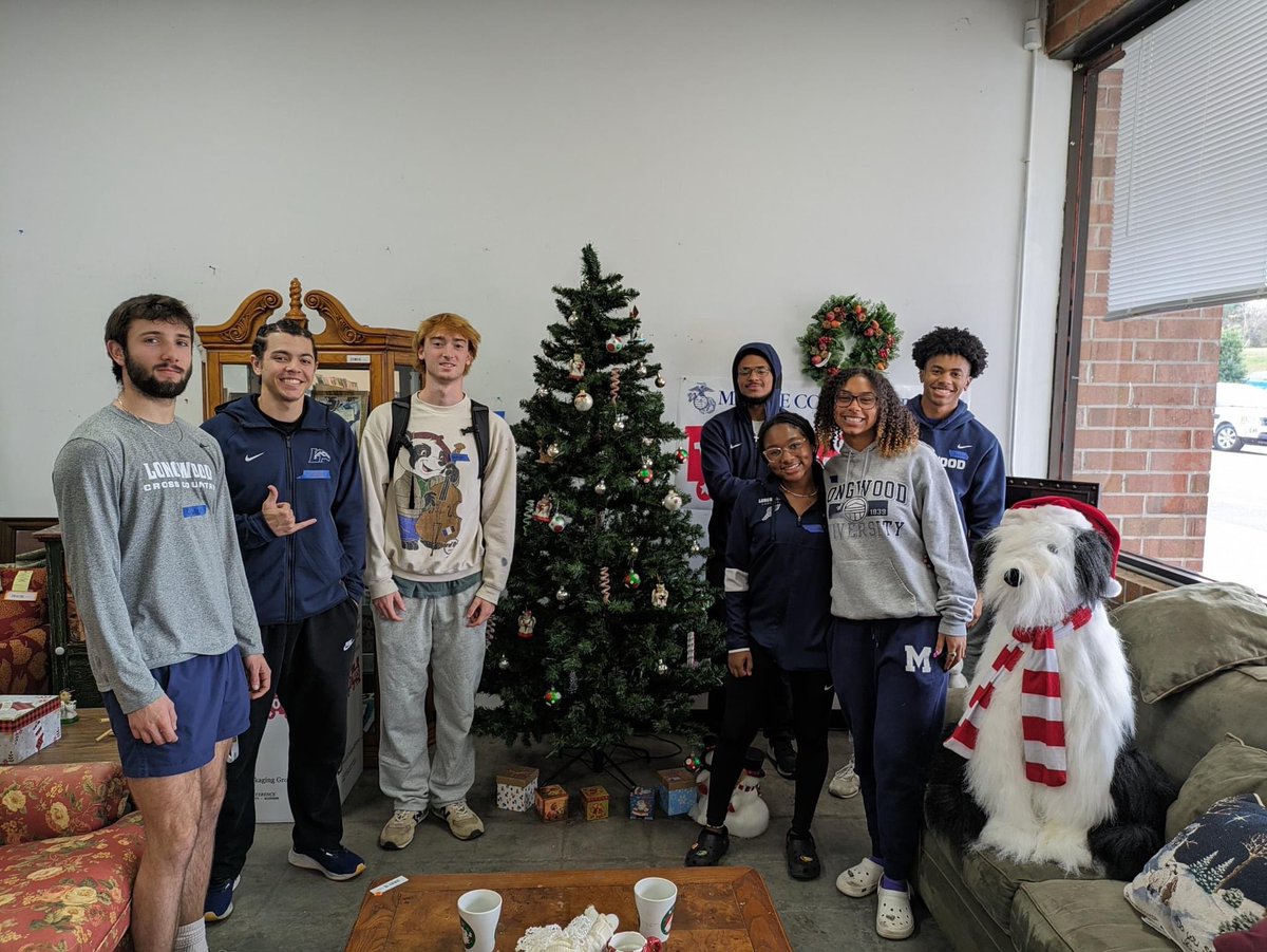 Longwoodcctrack's tweet photo. Day 2 was a blast! More work to be done over the next 3 days! #GiveBackWeek https://t.co/1xe8Gja9SB