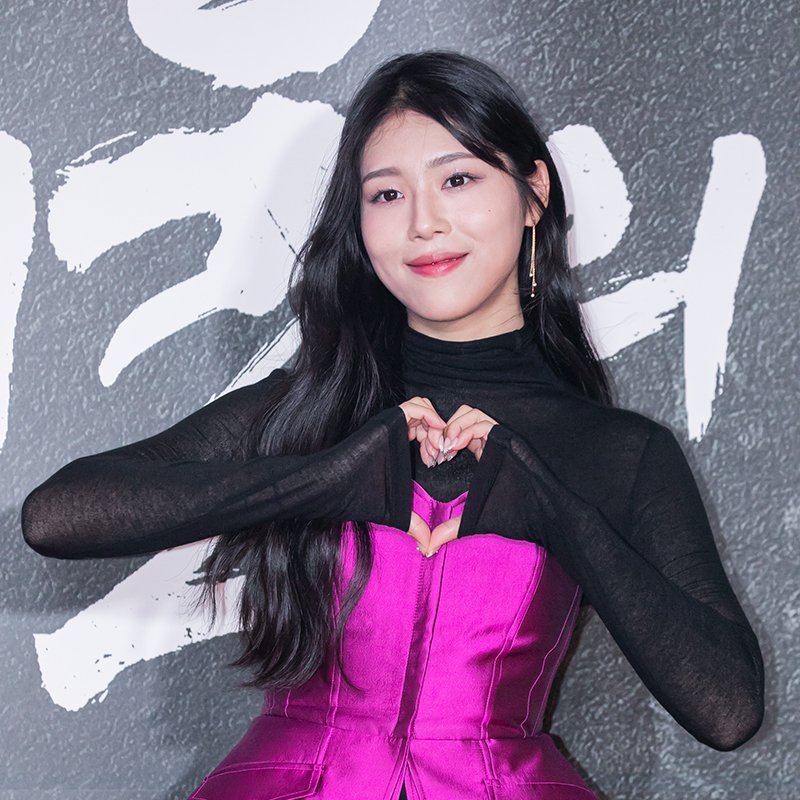 KDramaHandle's tweet photo. #GirlsAlert's #Jisung at VIP preview for #SpringInSeoul movie at Megabox COEX, Seoul.

The movie releases on the Nov 22. #1212TheDay #HwangJungMin #JungWooSung https://t.co/17dvPdVXK1