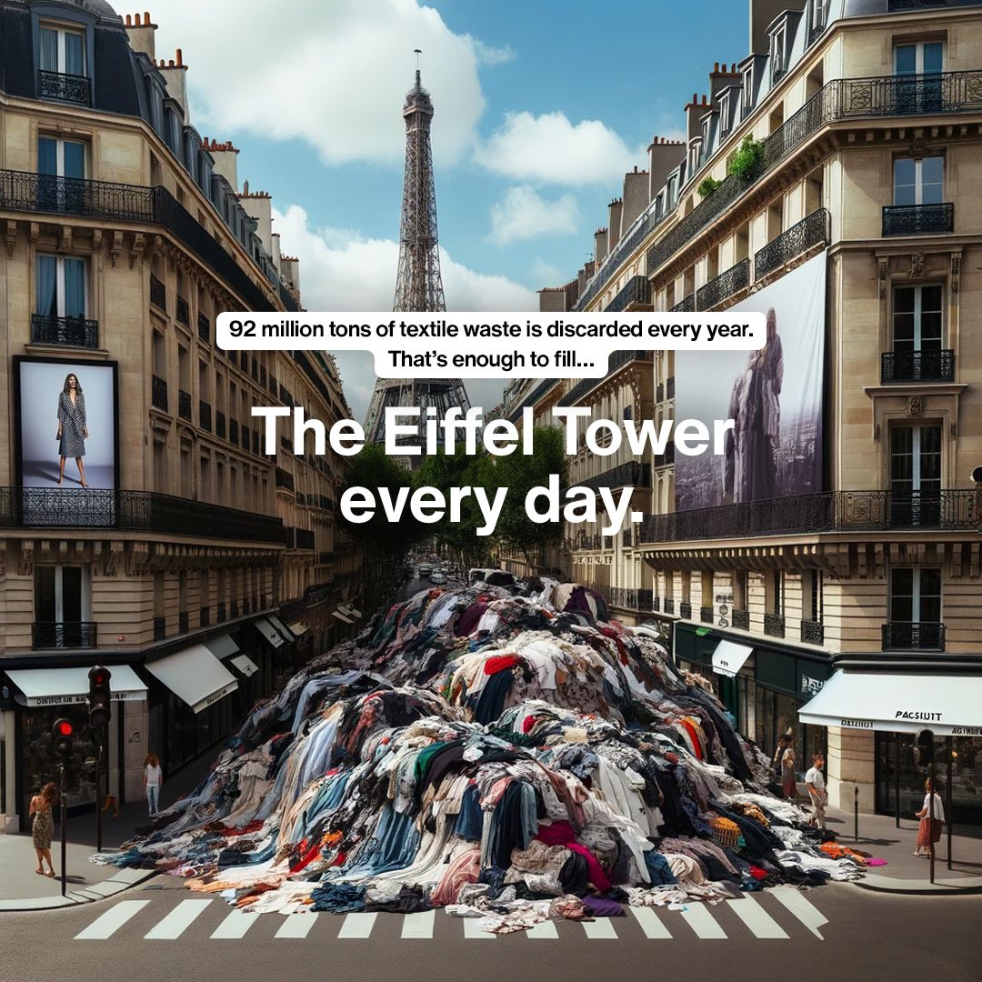 92 millions de tonnes de déchets textiles sont jetés chaque année. Un chiffre tellement énorme... qu'on a du mal à se rendre compte. 

D'où l'idée de Vestiaire Collective de le comparer grâce à l'IA au volume de la Tour Eiffel, l’Empire State Building ou le Colisée (par jour !).