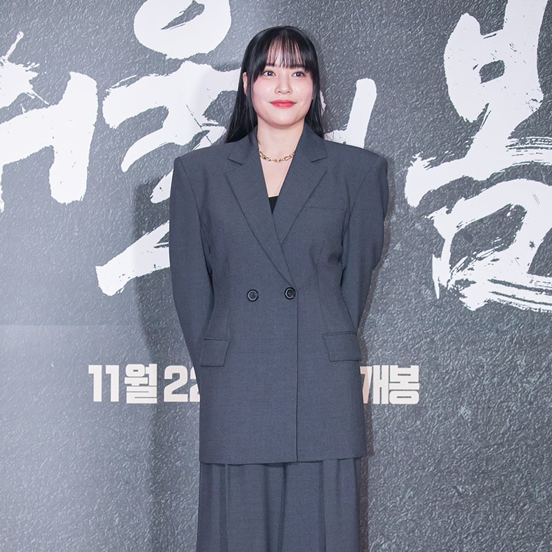 KDramaHandle's tweet photo. #GirlsAlert's #Seulbi at VIP preview for #SpringInSeoul movie at Megabox COEX, Seoul.

The movie releases on the Nov 22. #1212TheDay #HwangJungMin #JungWooSung https://t.co/JreB7bY35b