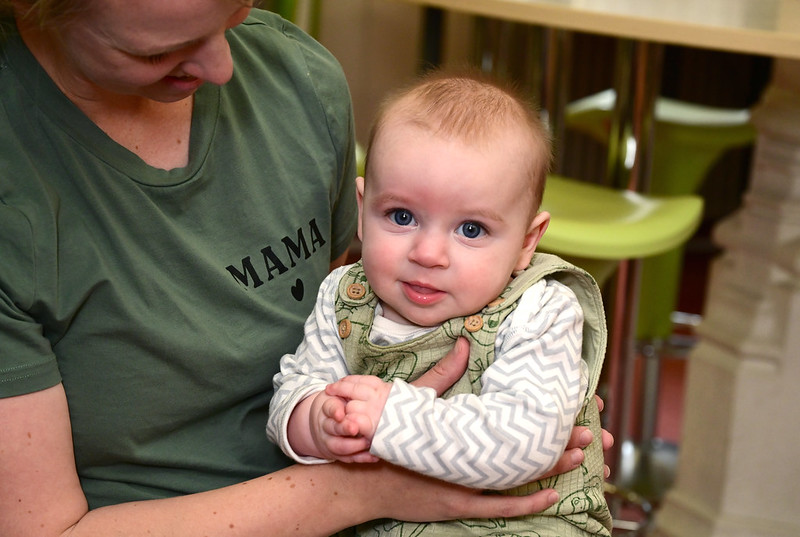 falkirkcouncil's tweet photo. Falkirk's libraries are now officially safe spaces for breastfeeding mums 💙 

Staff in our eight public libraries trained with @NHSForthValley to get the #BreastfeedingFriendly accreditation. 👶 https://t.co/PjNw9SptXN