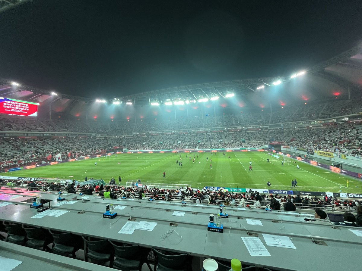 Thursday night football ⚽️ at Seoul World Cup Stadium kicking off Korea’s road to 2026