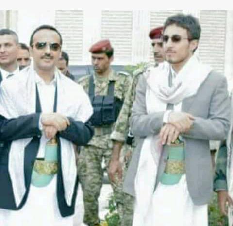 🔹 عجيب 

رغم صمته لكنهم يخافون هذا البطل ويخشون خروجه من عرينه وفك قيوده التي رُبطت كانت باياديهم الآثمة .
أحدثكم عن السفير احمد علي عبدالله صالح 
الله على هيبه ال عفاش