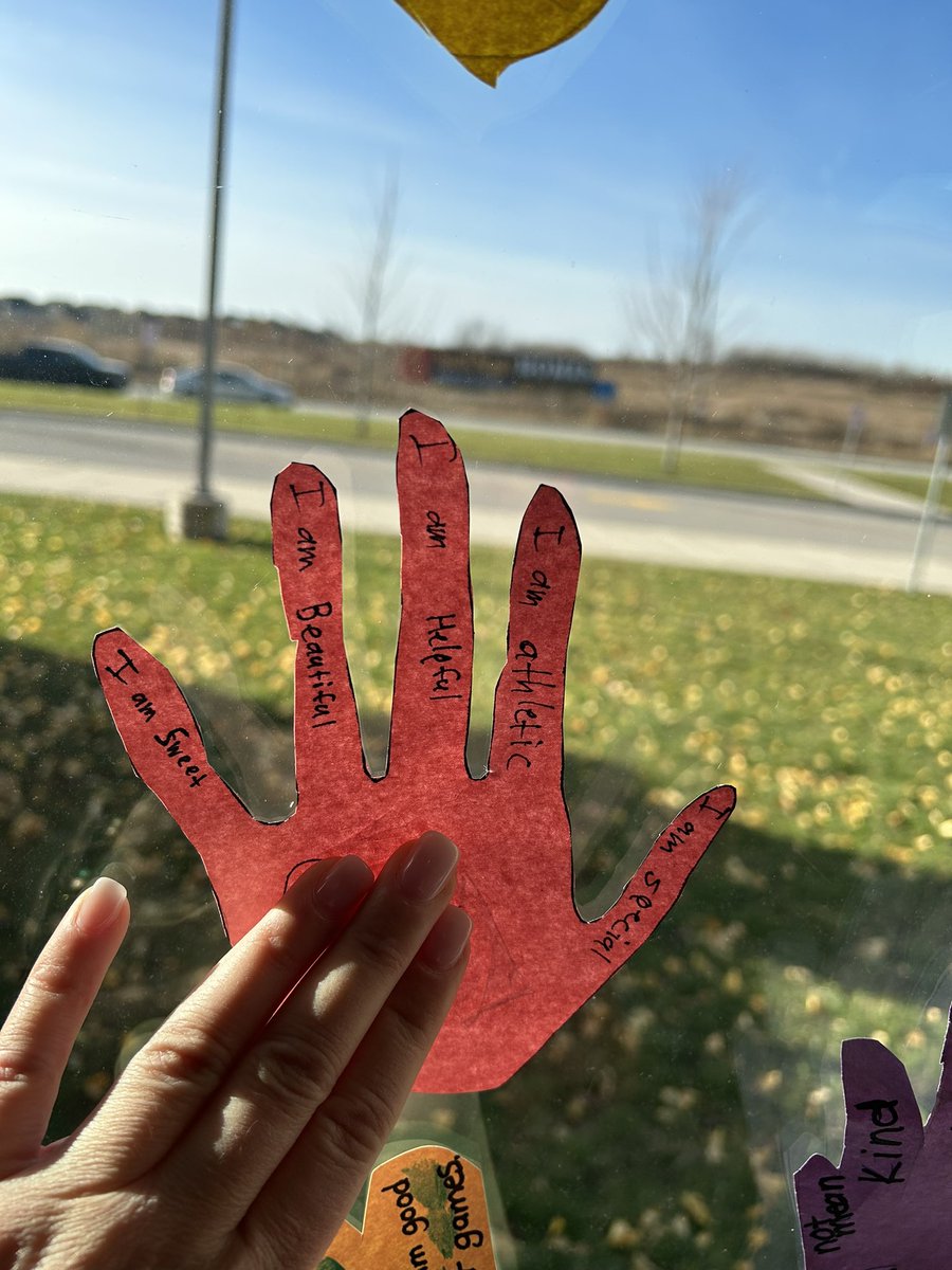 👍🏻Hands Down Lake Simcoe👍🏻 Our students have let positivity flow from their fingertips! Encouraging self-affirmations and happy thoughts on hand cutouts. Creating a tapestry of joy displayed on our front windows.  Let's keep the ripple of good vibes flowing. 🌊 #PositiveMindset